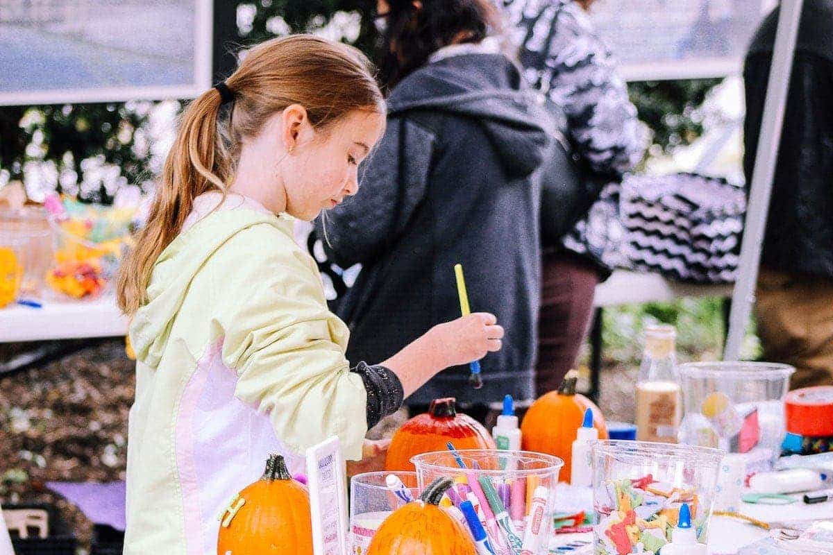 Bambine, bambini e pittura: come l'arte aiuta a sviluppare emozioni -  Momarte