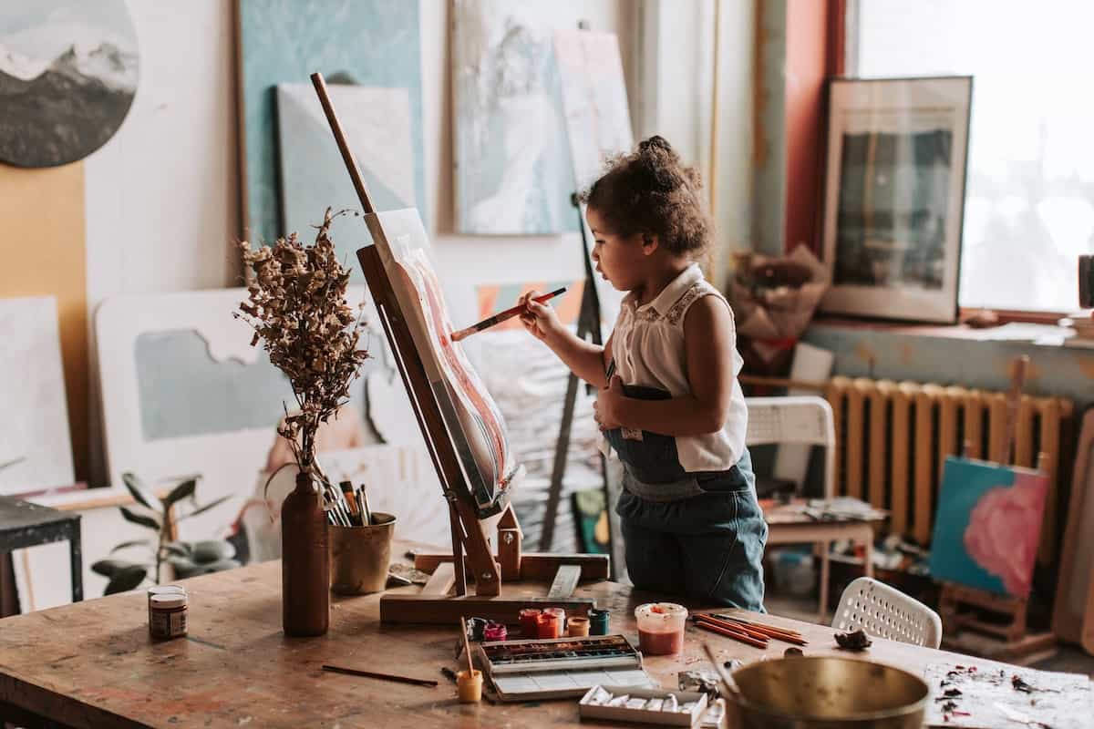 Bambine, bambini e pittura: come l'arte aiuta a sviluppare emozioni -  Momarte